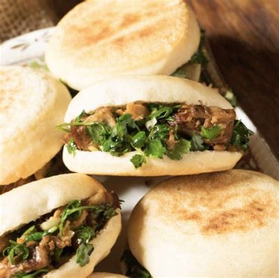  Le Rou Jia Mo: Une explosion de saveurs épicées dans une tradition ancestrale de pain pita chinois !