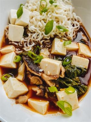  La Soupe de Nouilles au Tofu à la Menthe: Une Harmonie Explosif entre la Douceur du Tofu et le Piquant de la Sauce au Chili!