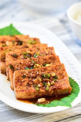  Le Tofu Braisé à la Sauce Noire: Un Délice Fumé et Savoureux en Provenance de Chizhou!