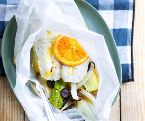  Papillote de Merlu ! Une Délicate Symphonie de Saveurs Maritimes Enrobées dans un Papier Culinaire.