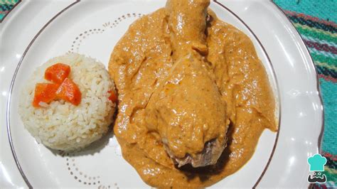  Pipián de Pollo: Une Découverte Exquise à Travers la Texture Croustillante et les Saveurs Envolées de Puebla!