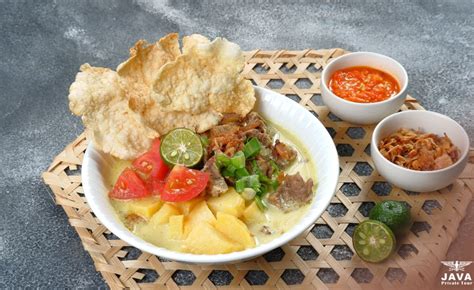  Soto Betawi: Savourez une symphonie épicée et crémeuse de saveurs indonésiennes uniques!